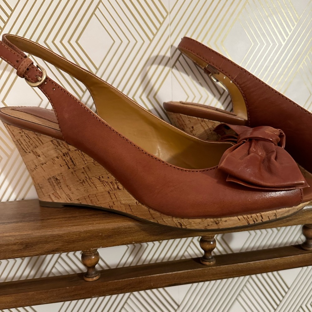 CLARKS women’s size 10 Wedge / sandals